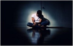 为什么有人会害怕社交？社交恐惧症的5种病因！